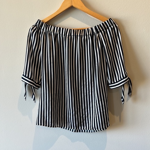 H&M Blouse Size 4 - Picture 3 of 5